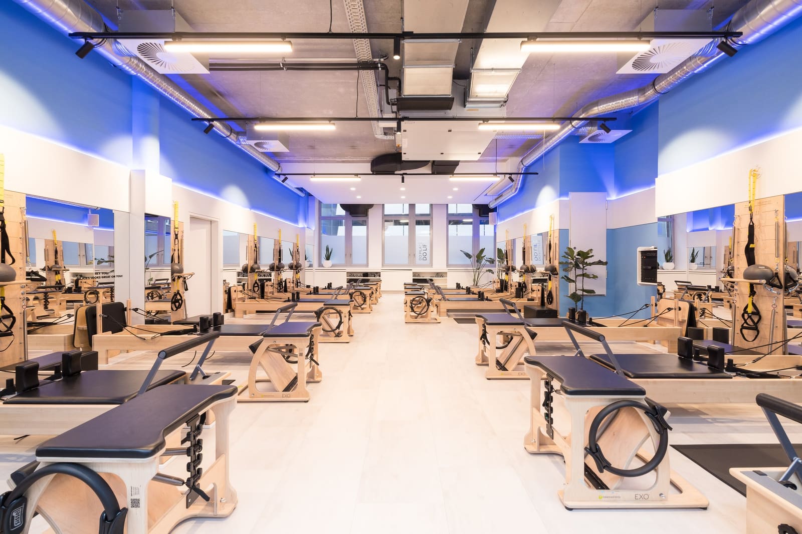 Reformer-Trainingsraum von Club Pilates Düsseldorf-Flingern
